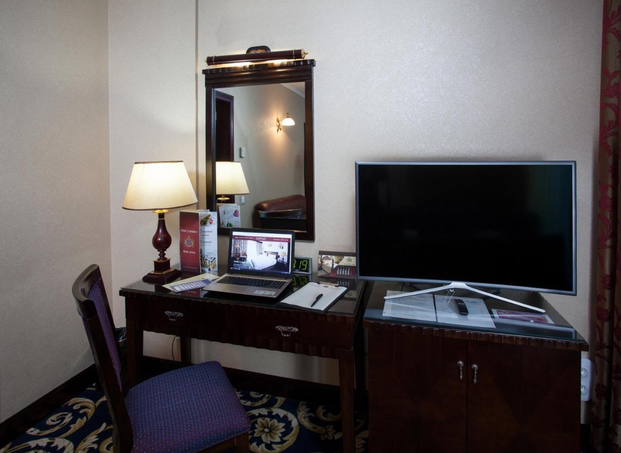 London Hotel Odessa Buitenkant foto