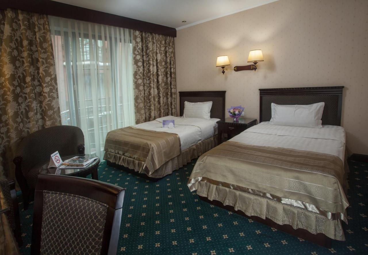 London Hotel Odessa Buitenkant foto