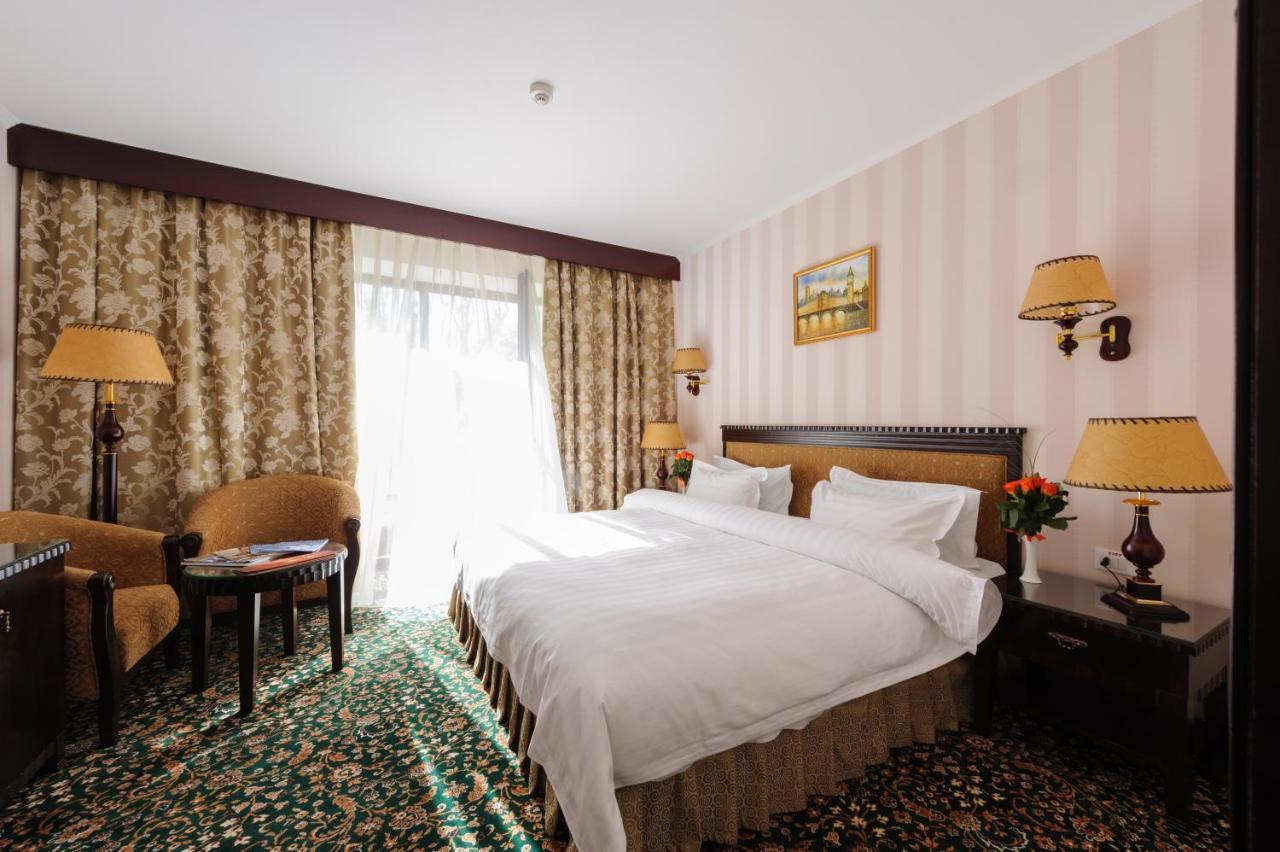 London Hotel Odessa Buitenkant foto
